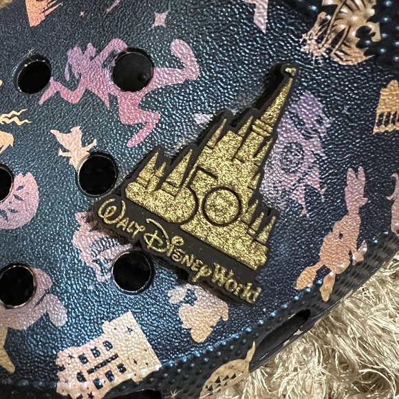 NWT Walt Disney World 50th Anniversary Grand Finale Clogs for Adults by Crocs - Picture 7 of 12